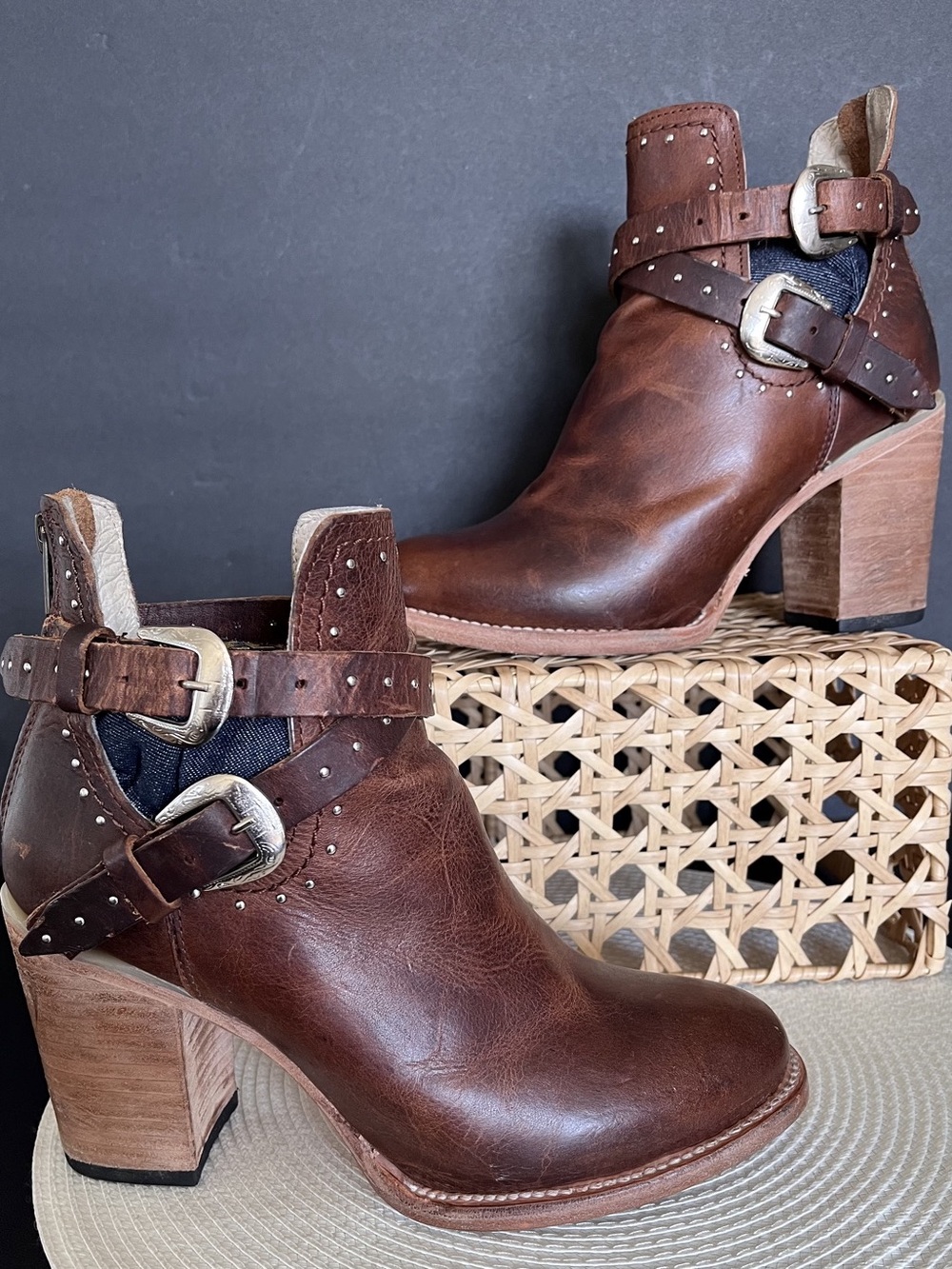 🪶🤎👢FREEBIRD Cognac Leather Studded Western Booties — Size 9